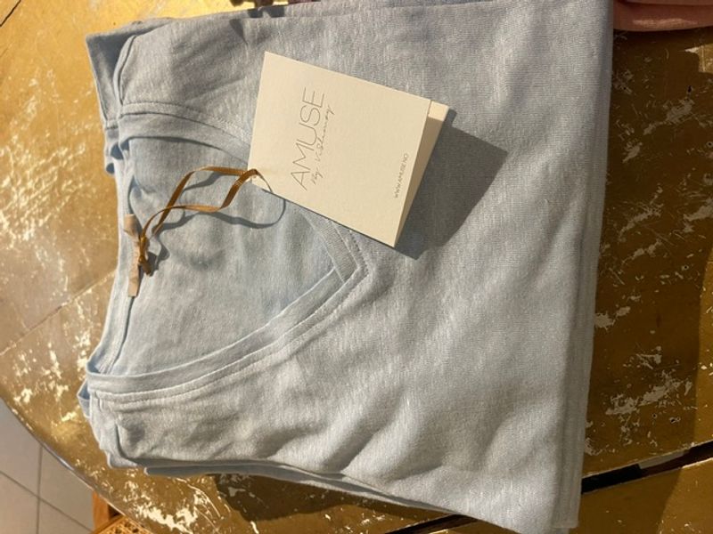 Amuse Frederikke t-shirt med v-hals
