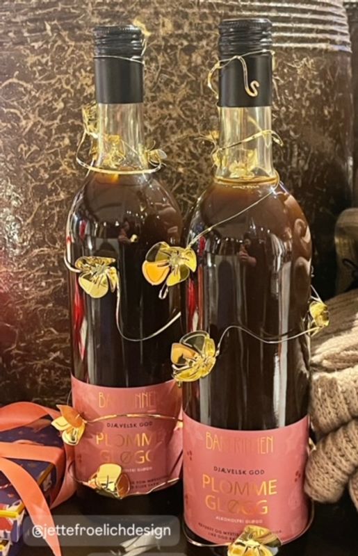 Jette Frölich - blomsterranke i gull