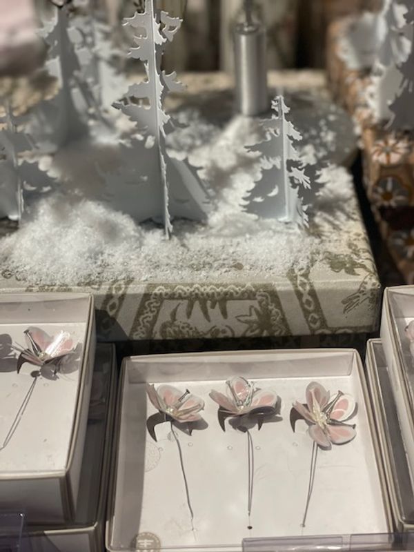 Jette Frölich, 3 pk rosa blomster